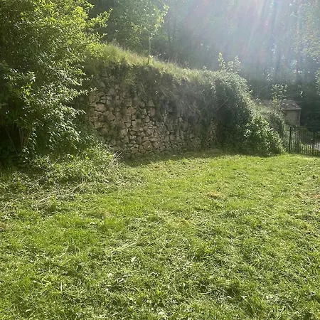 Дом отдыха Large Charming House Surrounded By Nature